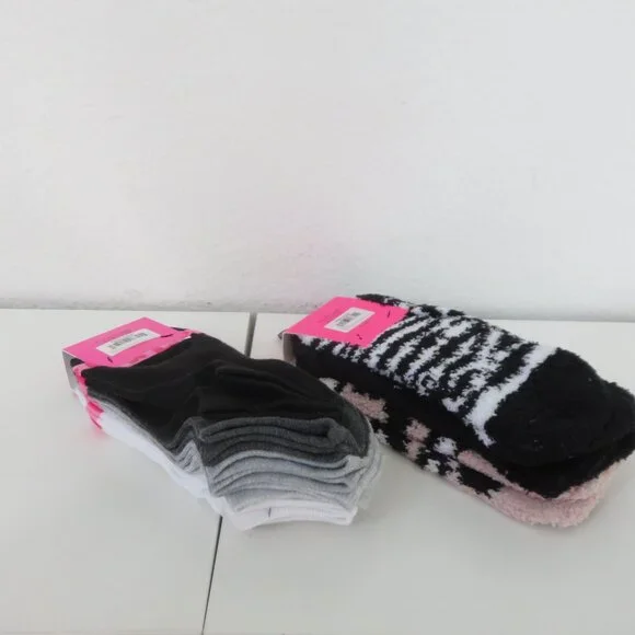 Betsey Johnson Lounge Socks 3 pairs / Low cuts 6 pairs - Picture 7 of 9